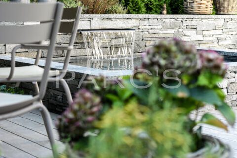 kleiner-terrassengarten-terrasse-mit-brunnen-parcs-gartengestaltung-4
